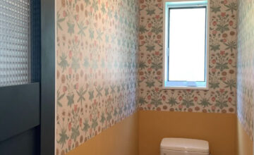 トイレのクロスは奥様のチョイス！イギリスのデザイナー、モリスによる草花をモチーフにしたデザインがとてもおしゃれです。