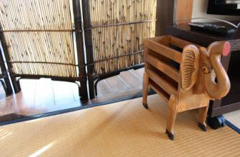 【造作椅子】造作の椅子は可愛らしいゾウさん。 木材を使用しているため、年が経つとともに味が出てきます。 機能性はもちろん、お部屋の雰囲気にピッタリ合うおしゃれな椅子です。